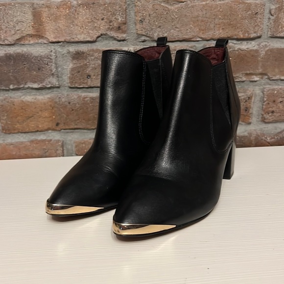 Report Signature Shoes - gold toed pointed ankle boots